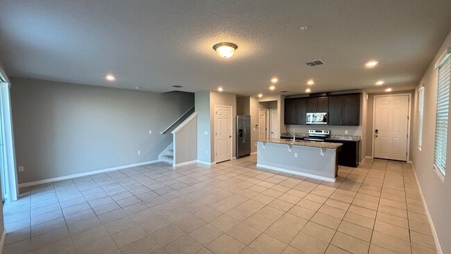 Building Photo - 3BR/2.5BA Corner Unit Townhouse in Greens ...