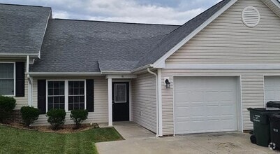 Building Photo - 18 Paige Dr