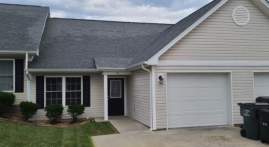 Foto principal - 18 Paige Dr