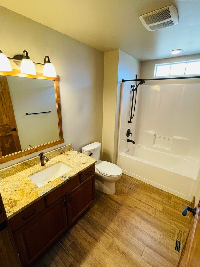 Building Photo - High-end home with 3 car garage and panoramic views of Big Mountain!