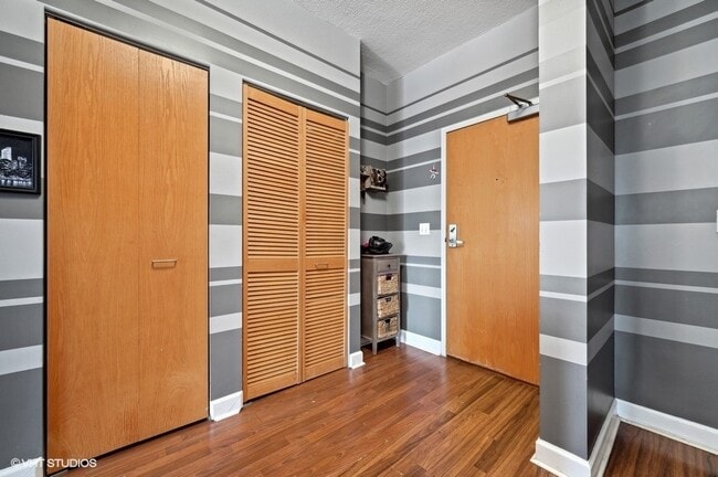 Building Photo - 5 E 14th Pl