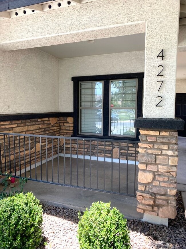 Building Photo - **BEAUTIFUL 3BEDROOM/2BATHROOM HOME LOCATE...