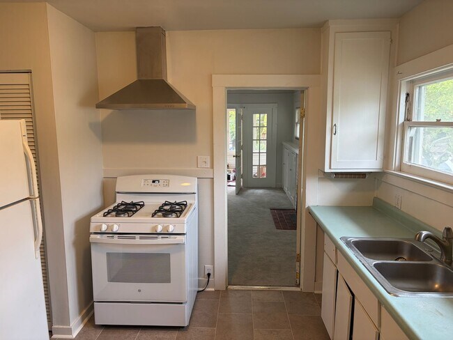 Foto del edificio - Terrific Fairfax Location**Washer/Dryer**Yard**Storage**Parking**