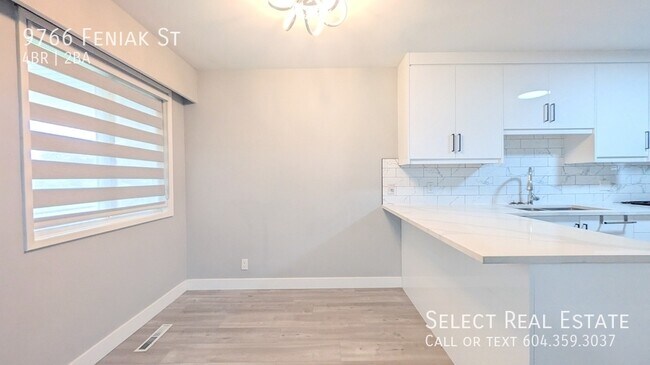 Building Photo - 9766 Feniak St