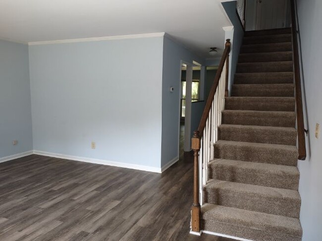Building Photo - 201 Blue Lake Dr