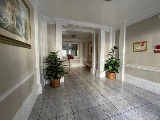 Lobby - 1275 California Street