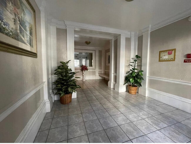 Lobby - 1275 California Street