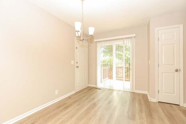 Foto del edificio - 415 Country Village Dr