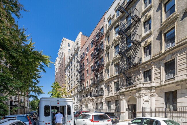 Building Photo - 349 W 85th St