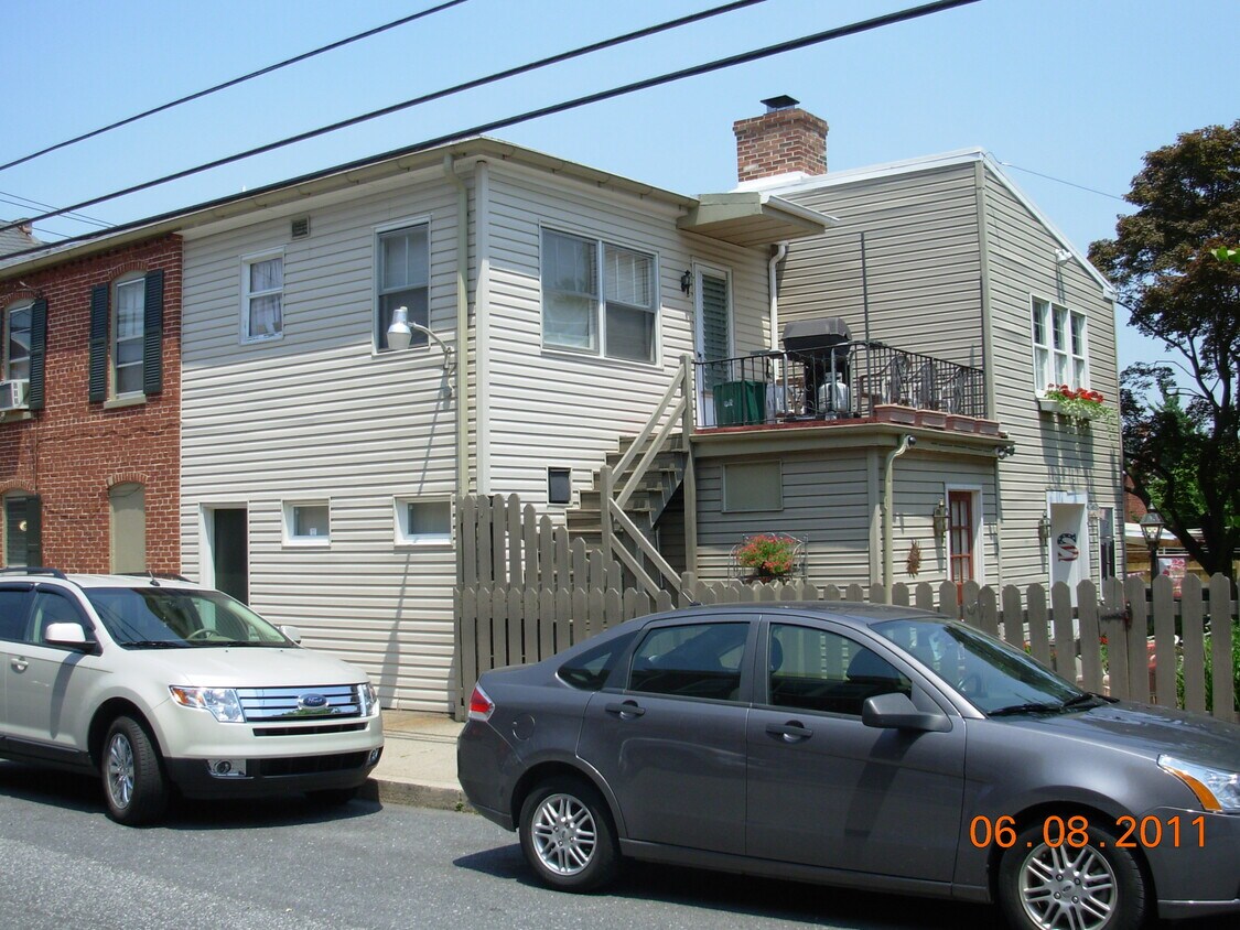 536 W. Lemon - Pine St Entrance - 536 W Lemon St