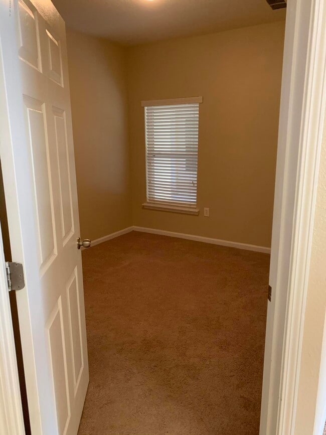 Building Photo - 6915 Ortega Woods Dr