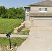 Building Photo - 4427 SE Gemstone Ln