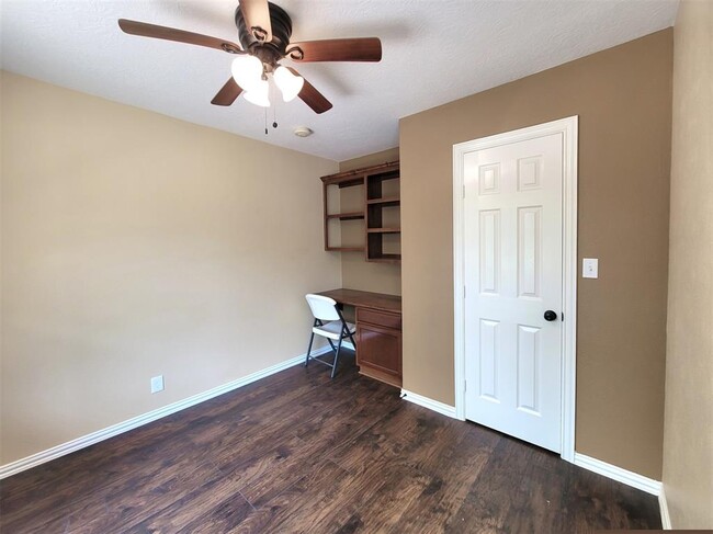 Foto del edificio - 1604 Scroggins Ln