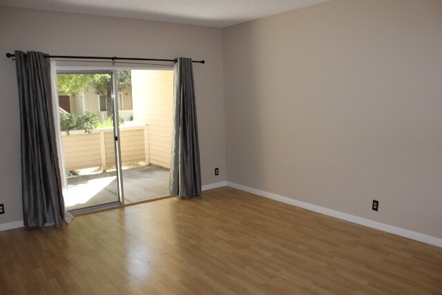 Foto del edificio - 1088 Cedar Gables Dr