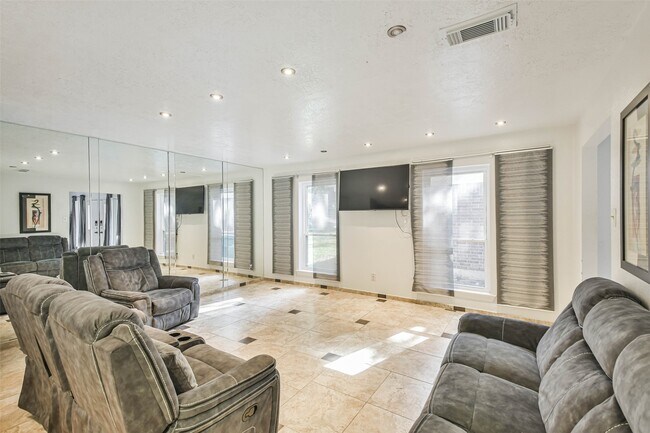 Building Photo - 12 Coralberry Rd