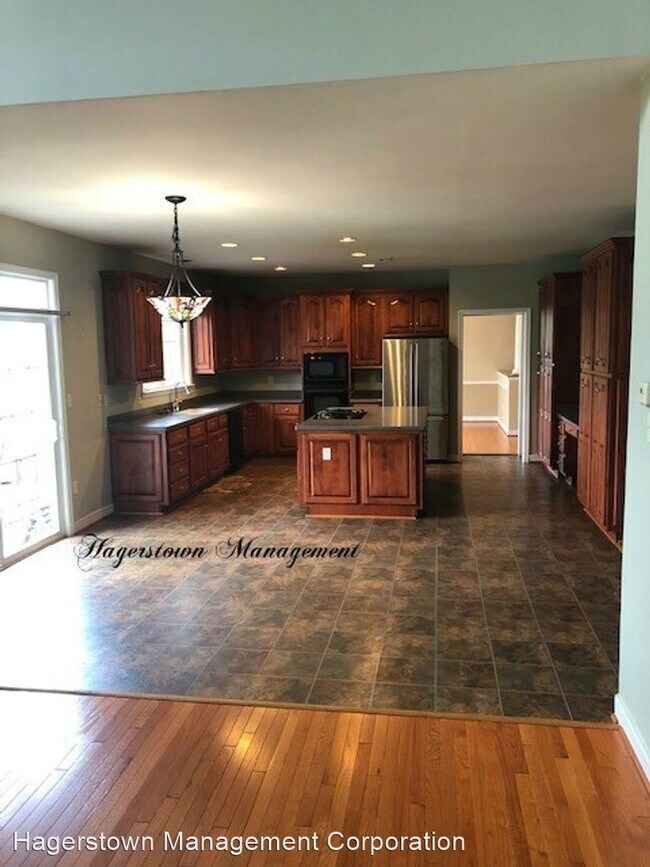 Building Photo - 5 br, 3.5 bath House - 9614 Coatbridge Lane