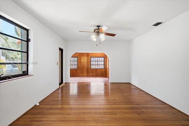 Foto del edificio - 2550 Trapp Ave