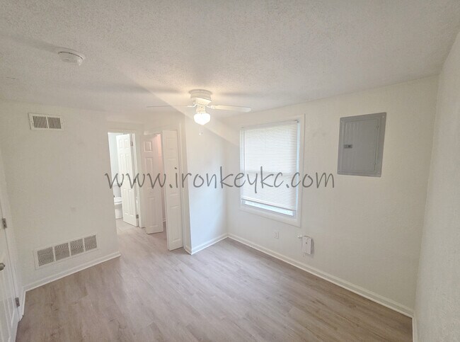 Building Photo - 8807 E 49th St