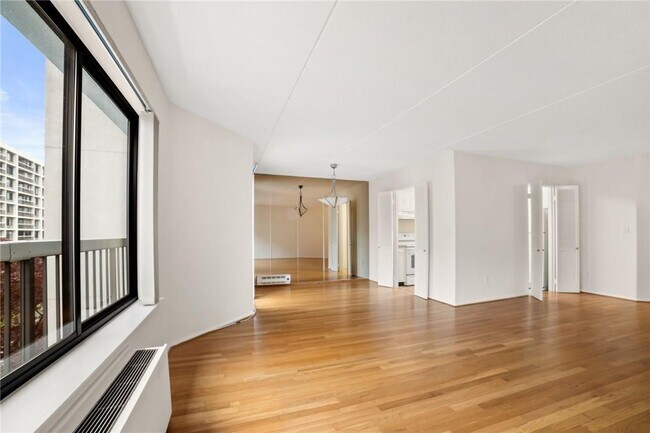 Foto del edificio - 200 High Point Dr