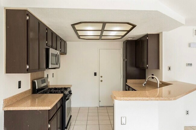 Building Photo - 134 Almendio Ln