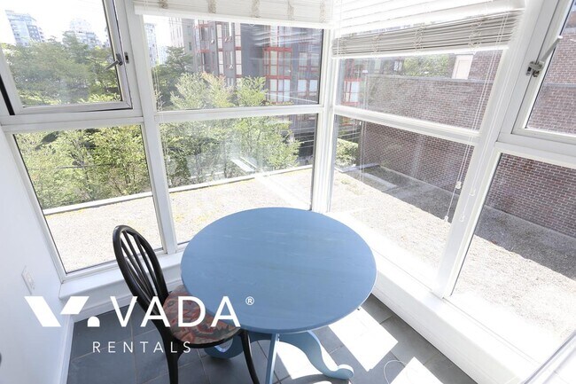 Photo du bâtiment - The Canadian Apartment For Rent 509-1068 H...