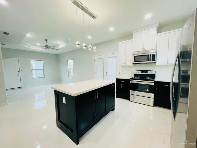 Foto del edificio - 14 W Rutherford Ave