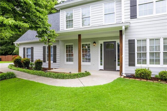 Building Photo - 2232 Woodbriar Dr