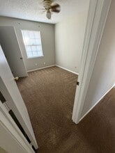 Building Photo - 822 Lost Grove Ln