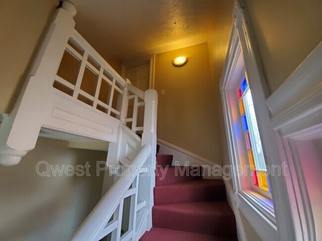 Building Photo - 227 Hollister Ave SE