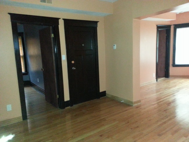 Building Photo - 300 N Lockwood Ave