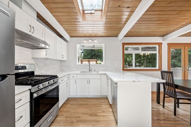 Foto del edificio - Beautifully Remodeled 3 Bed/2 Bath Edmonds...