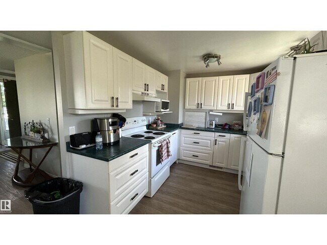 Photo du bâtiment - 4308-4345 45 Ave
