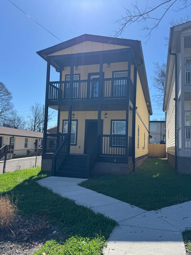 Foto del edificio - New 3 bed, 3.5 bath home across the Street from Meharry.  Modern upgraded kitchen and bathrooms. ...