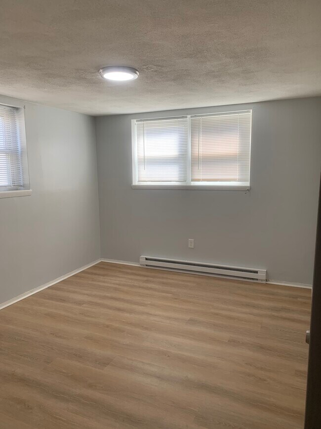 Building Photo - 19 Elmwood Park