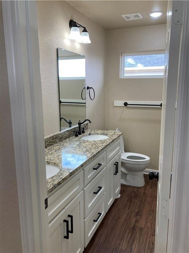 Building Photo - Duplex China Spring