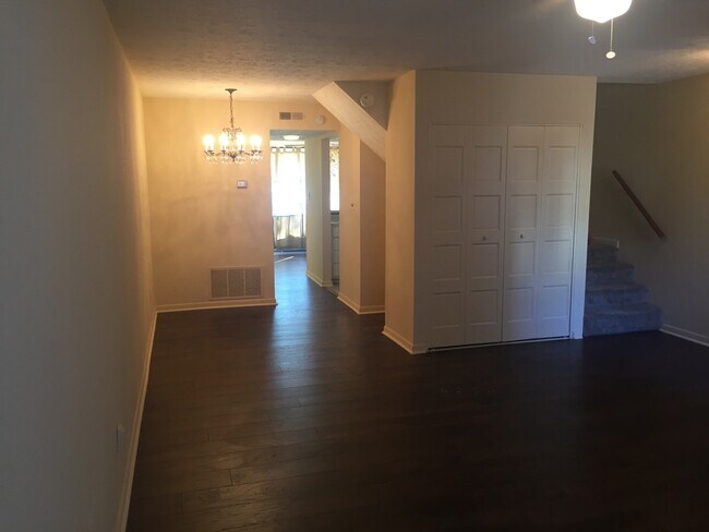 Building Photo - 115 Governors Dr