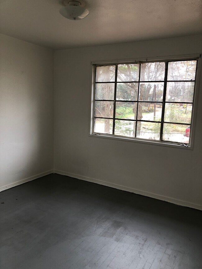 Building Photo - 1334 Summers St