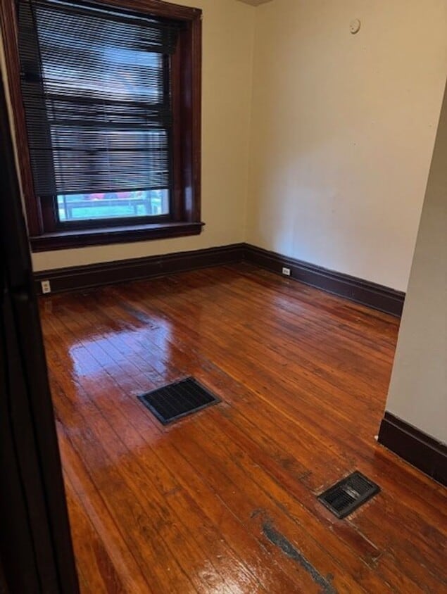 Primary Photo - 1158 Mulberry St