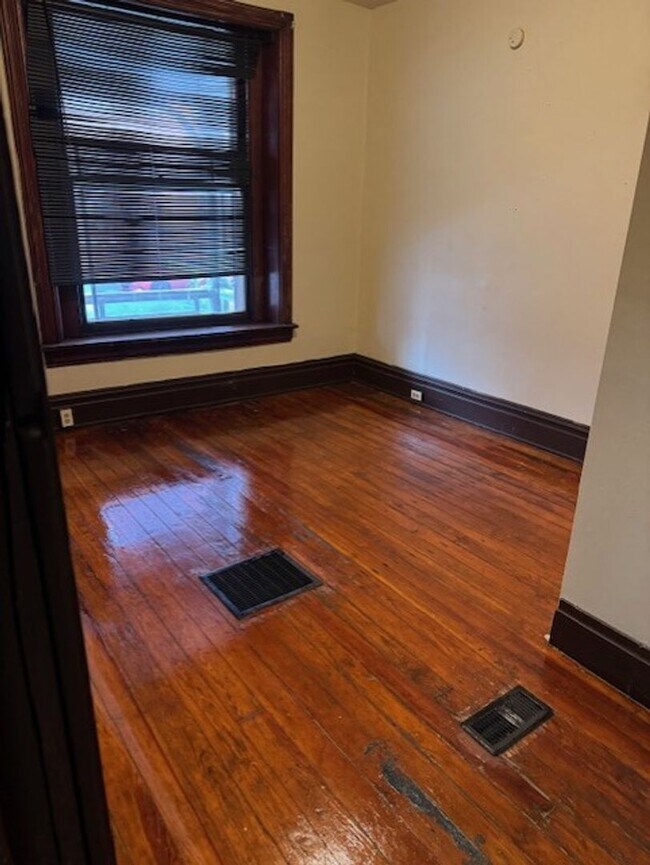 Building Photo - 1158 Mulberry St