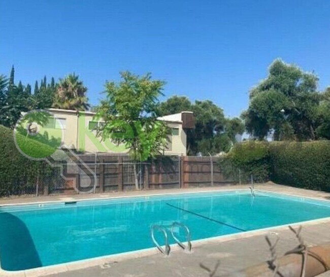 Foto del edificio - 5614 Hillsdale Blvd