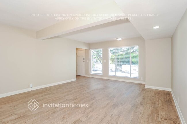 Building Photo - 8002 Crosnoe Ave