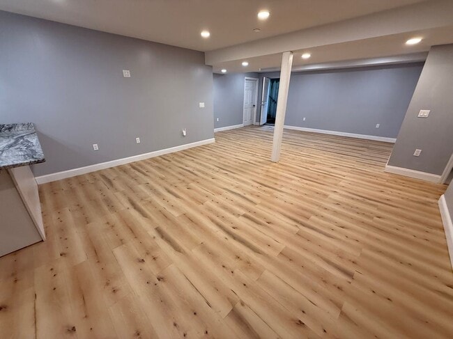 Building Photo - 139 Evergreen Ave