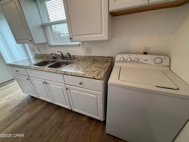 Building Photo - 149 N Hwy 22 A