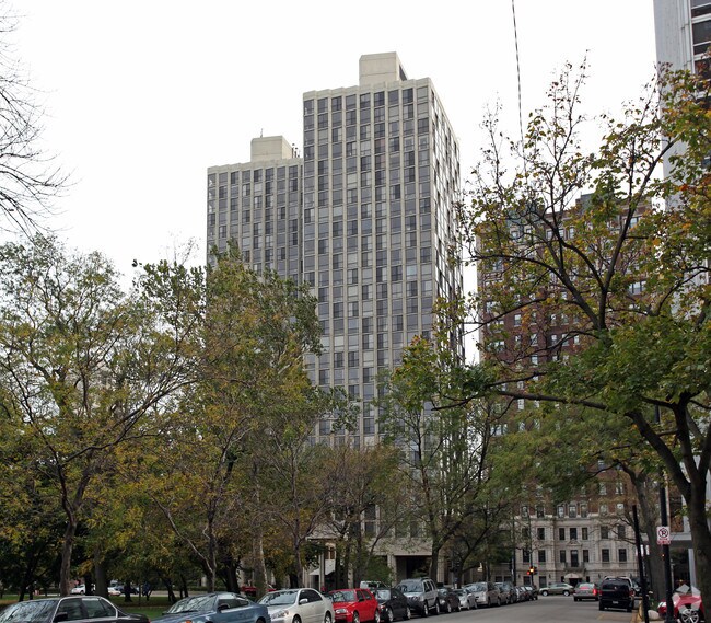 Building Photo - Lincoln Park Condos