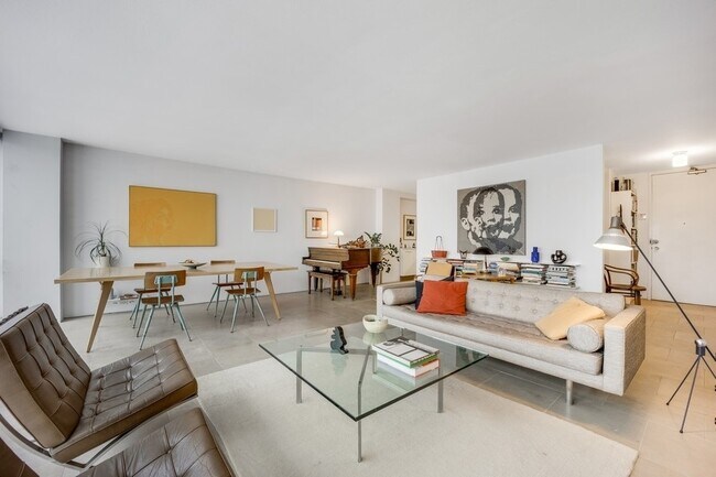 Foto del edificio - 330 W Diversey Pkwy