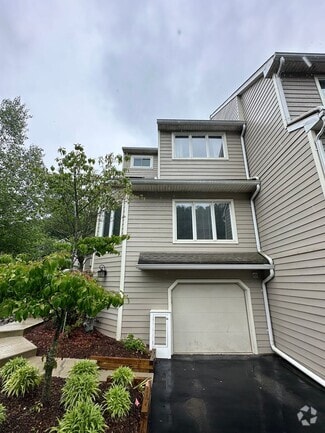 Building Photo - 428 Wooded Way