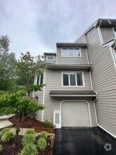 Building Photo - 428 Wooded Way