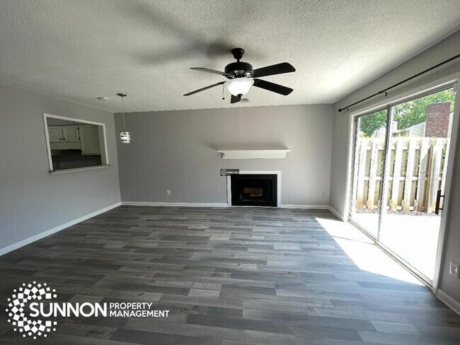 Building Photo - 2 BD, 1.5 Bath Townhome in quiet Heathstea...