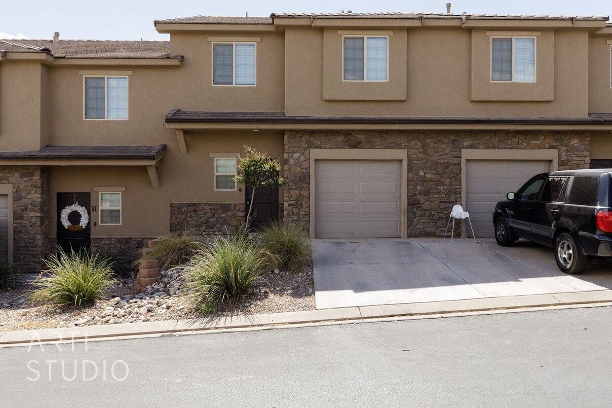 Primary Photo - MOVE-IN SPECIAL $100 OFF FIRST MONTH'S REN...