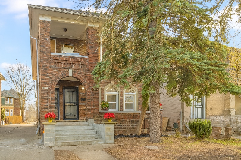 Primary Photo - 3353 Fullerton Ave